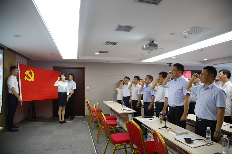 公司機關(guān)第二黨支部組織召開黨員大會1.png