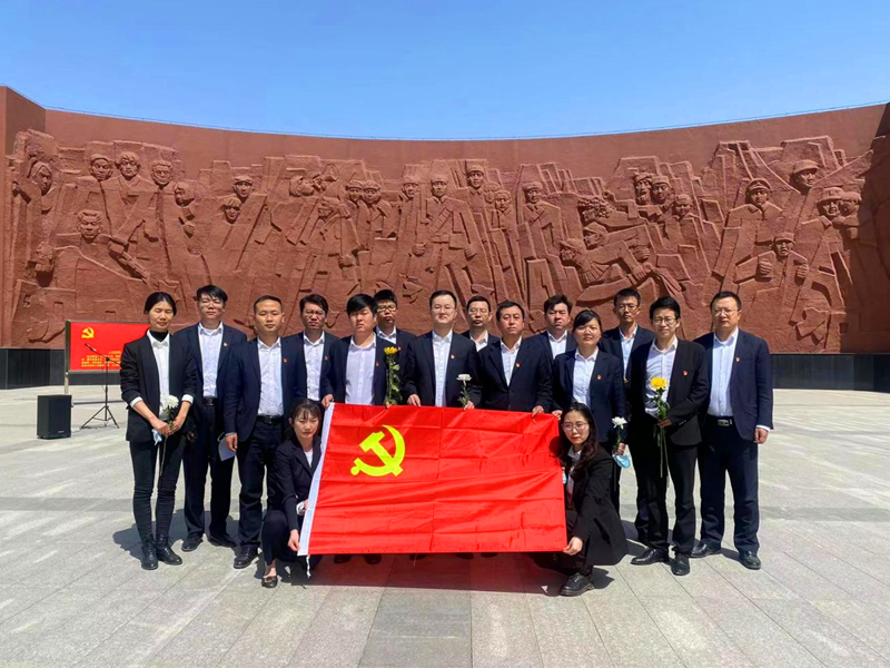 星炭公司開展“緬懷革命先烈 弘揚(yáng)民族精神”主題黨日活動(dòng)-1.png