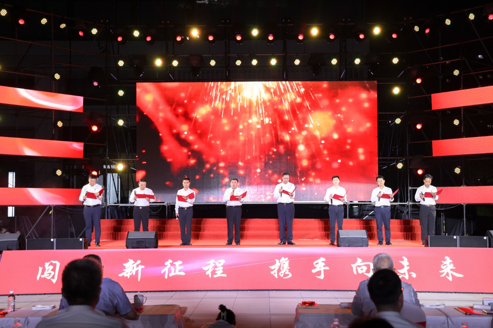 領(lǐng)導(dǎo)詩(shī)朗誦.jpg